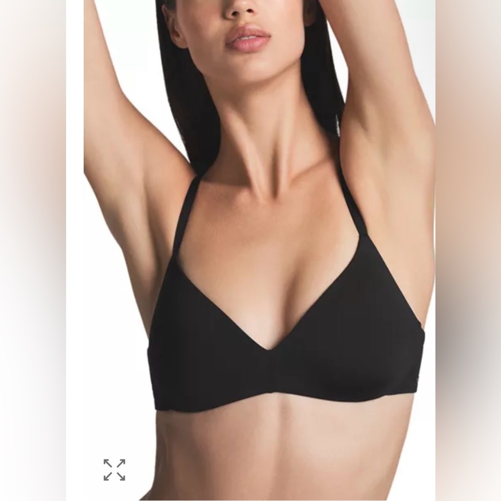 SKIMS Women wireless form push ups plunge bra size 34DD NWT